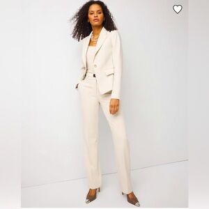 White House Black Market Cream Suit Jacket and matching pants size 2 NWT*